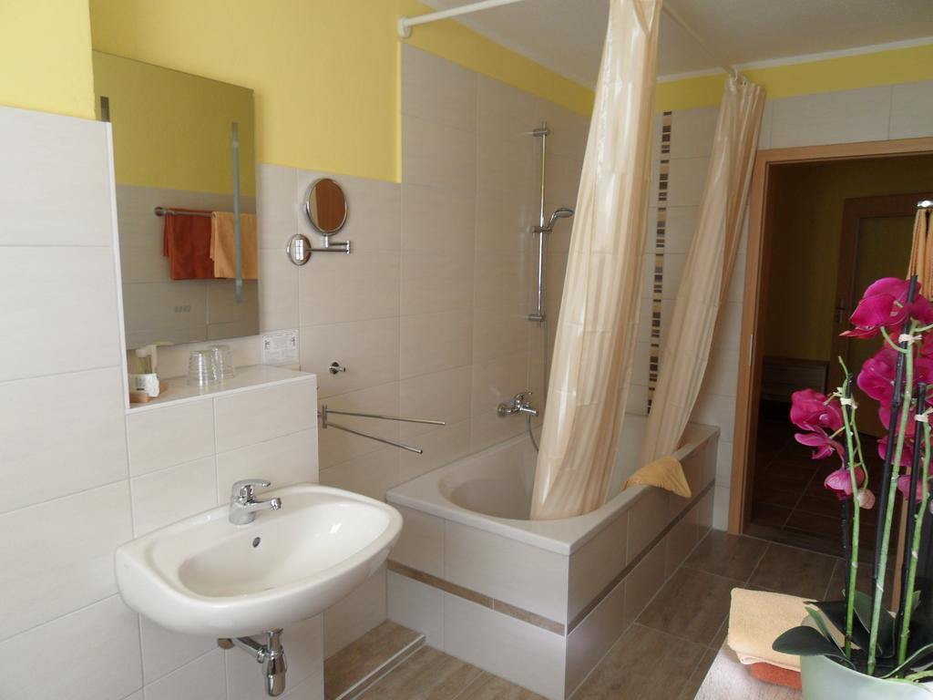 Altstadt Hotel Peiss Щралзунд Стая снимка