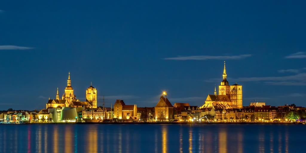 Altstadt Hotel Peiss Щралзунд Екстериор снимка