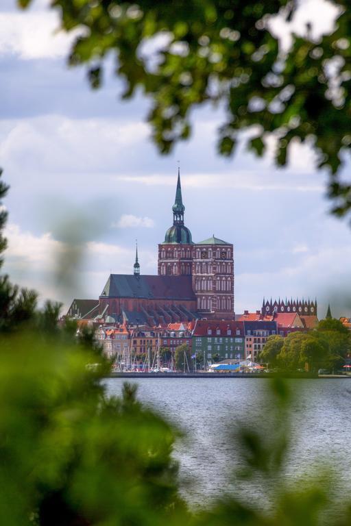 Altstadt Hotel Peiss Щралзунд Екстериор снимка