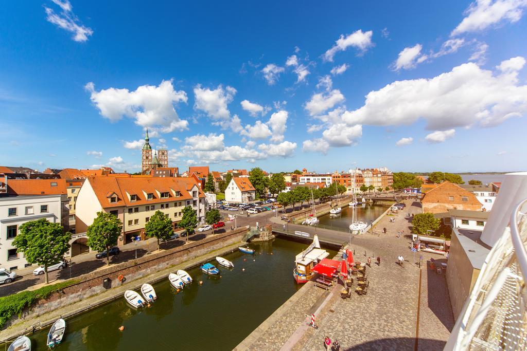 Altstadt Hotel Peiss Щралзунд Екстериор снимка