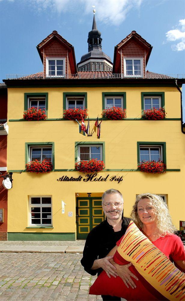 Altstadt Hotel Peiss Щралзунд Екстериор снимка